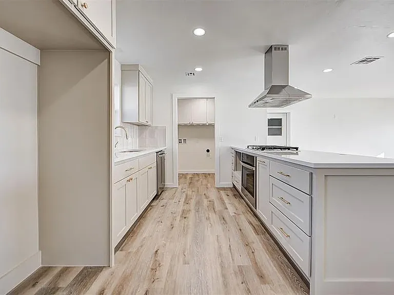 1605 S Broadway Ave — Photo 16
