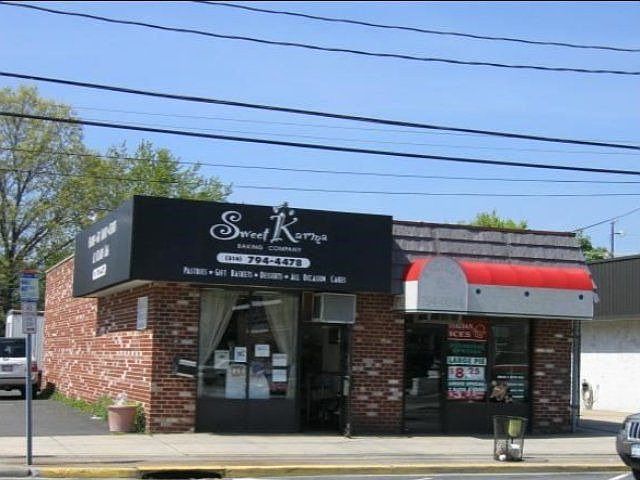 1st image of 550 E Meadow Ave