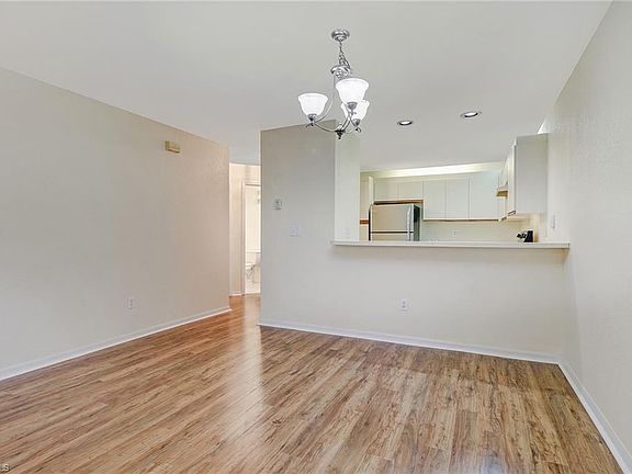 5th image of 76 Emerald Woods Dr APT L9