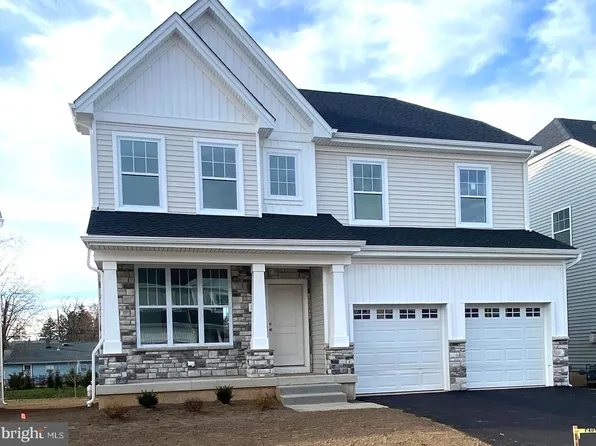 8 Misty Meadow Ln, Hamilton, NJ 08619