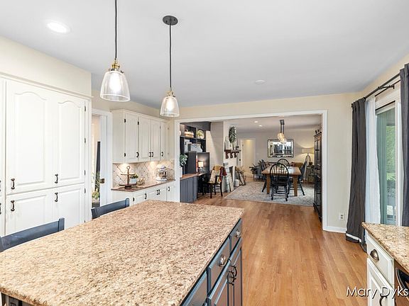 3rd image of 64 S Winterhalder Dr