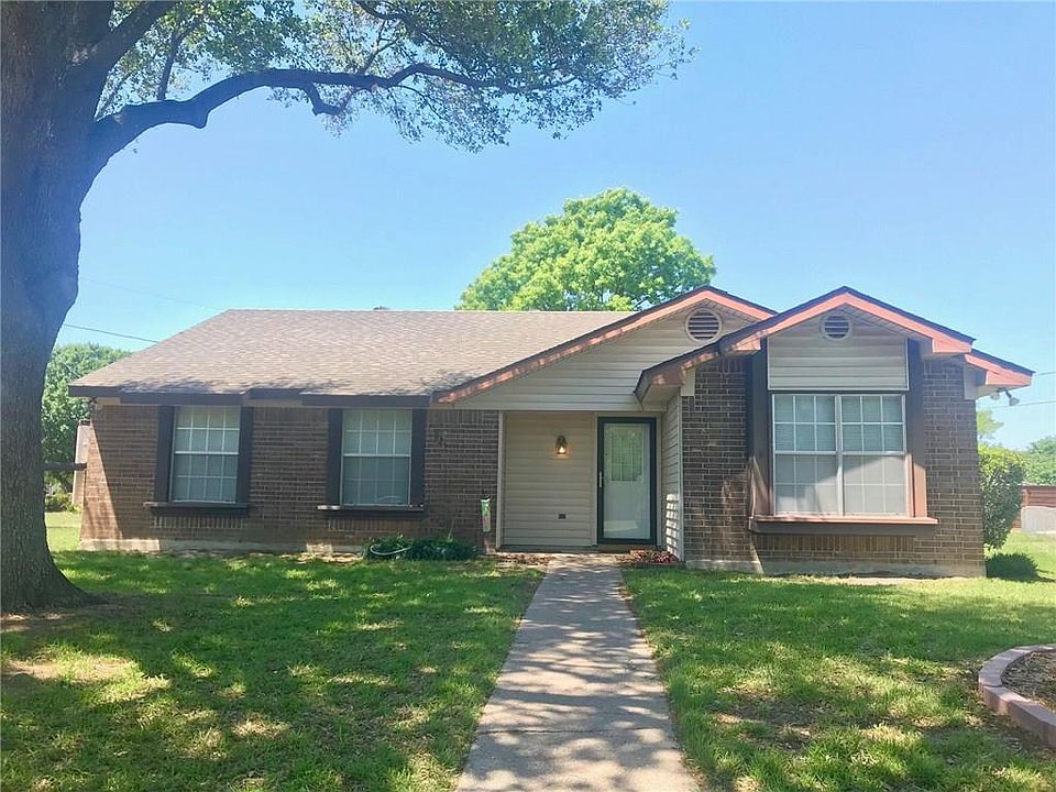 1st image of 823 Woodgreen Dr
