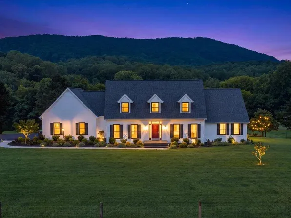 1503 Laymantown Rd, Troutville, VA 24175