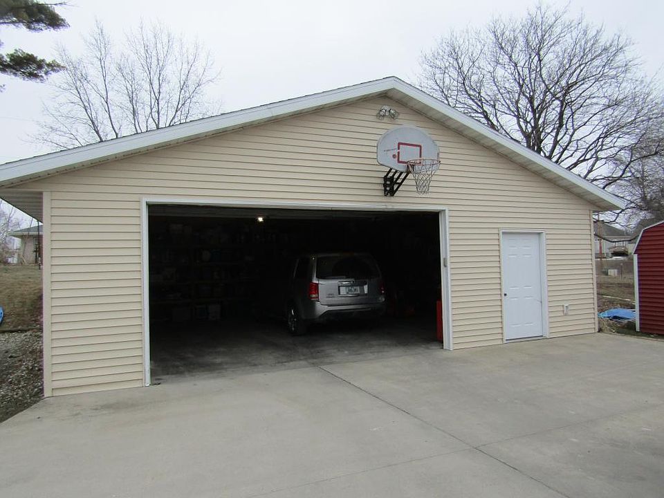 2nd image of 1105 May St