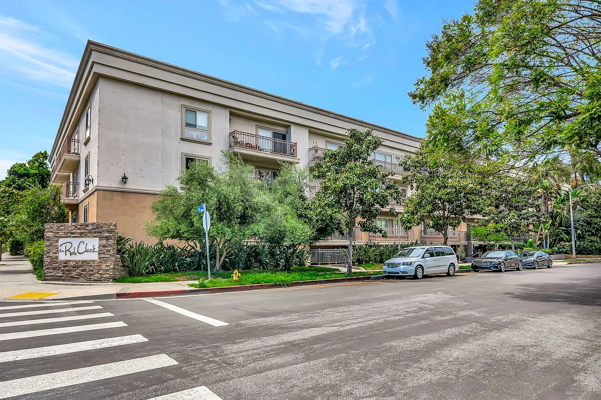 Building Photo - 141 S Clark Dr #418