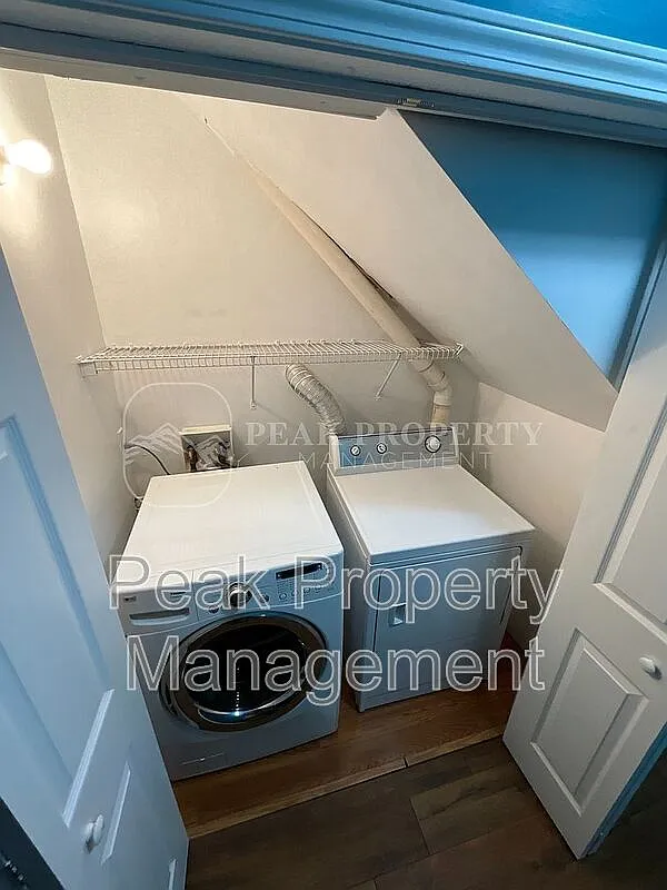 3 bed, 3.0 bath, 2100 sqft, $1,900 — Photo 4