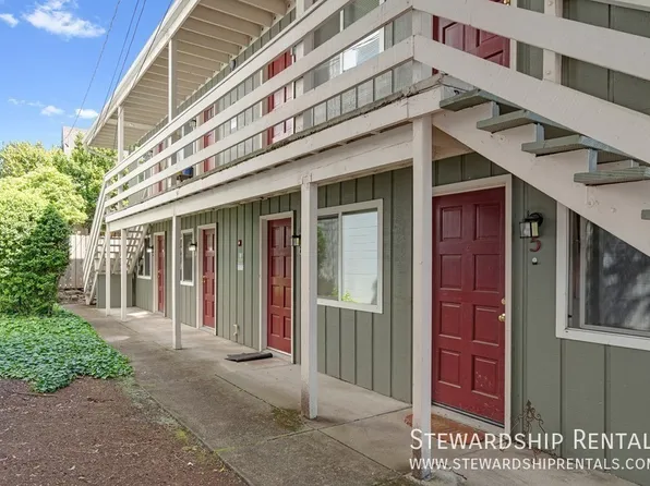 1871 Harris Aly APT 8, Eugene, OR 97403