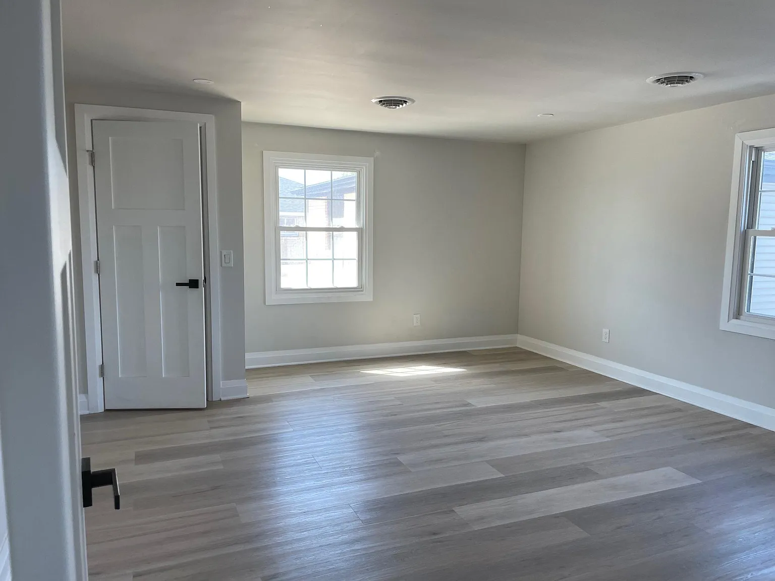 2 bed, 1000 sqft, $1,700 — Photo 3