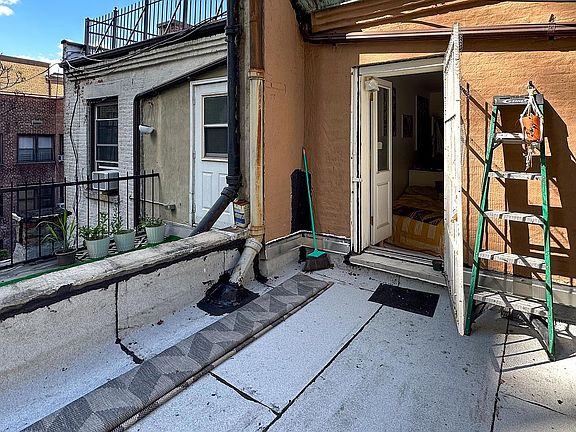 4th image of 316 W 107th St #5R