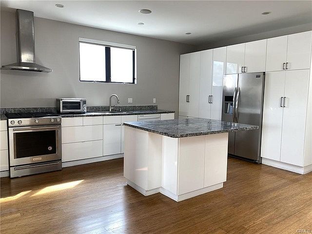 1st image of 402 E 1st St Unit 201