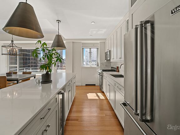 3rd image of 200 E 66th St APT E2005