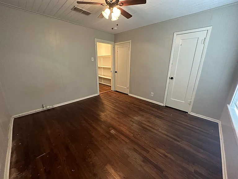 1008 Peak St — Photo 11