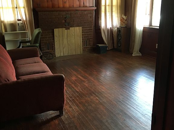 4th image of 1803 N College Ave