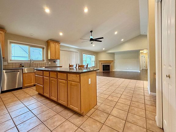 4th image of 961 E Golden Pheasant Dr