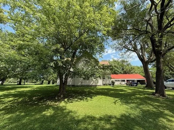 754 Carpenter St, Osborn, MO 64474