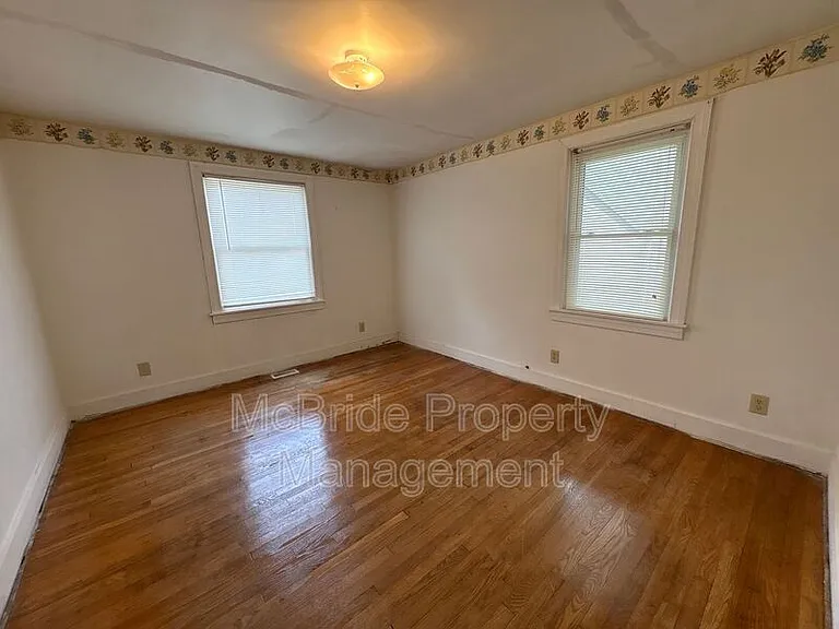 1719 Kissingbower Rd — Photo 9
