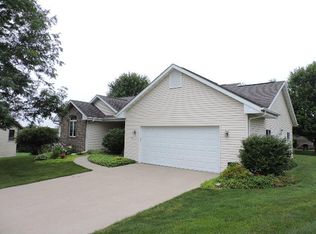 1205 Comanche Ct, Fort Atkinson, WI 53538