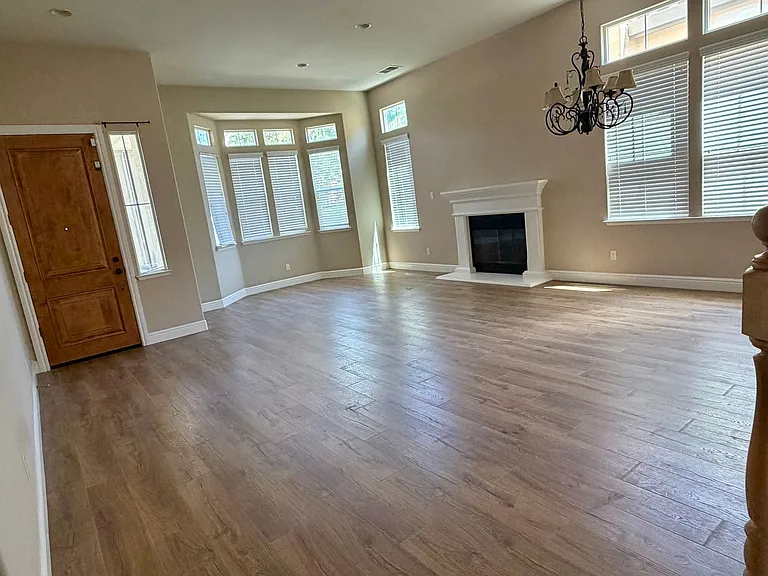3035 Hastings Way — Photo 3