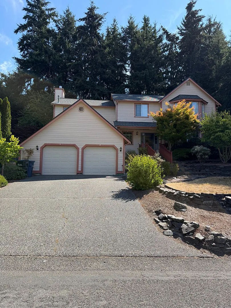 Spacious 4-Bedroom Gig Harbor Home with Private Yard & 2-Car Garage — Photo 1