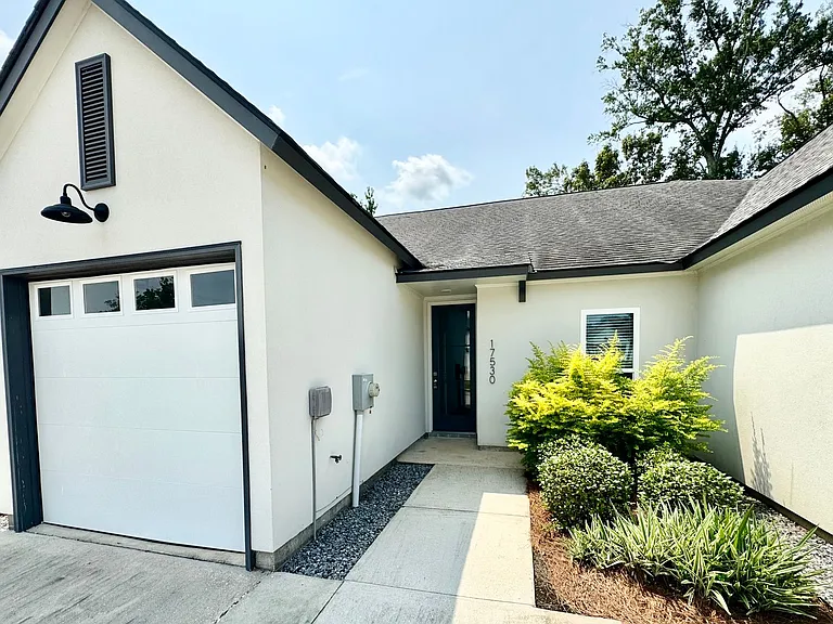 17530 Comfort Blvd — Photo 1