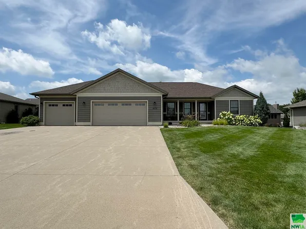 1873 5th Ave SE, Sioux Center, IA 51250