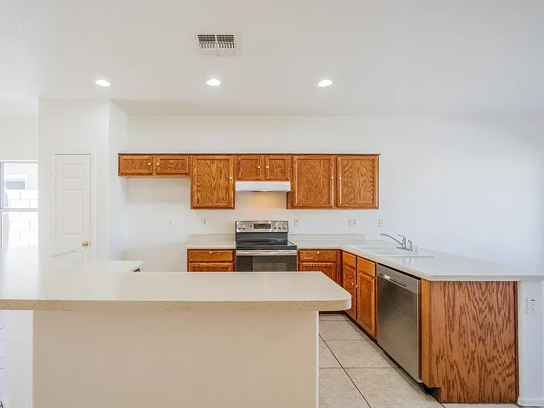 12541 W Jefferson St — Photo 7