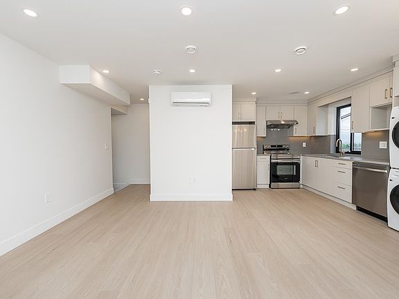 5th image of 4875 Albert St #3