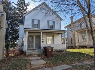 511-511.5 W Pleasant St, Freeport, IL 61032