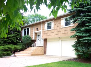 645 Chestnut Ct, Algonquin, IL 60102