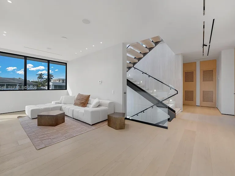 641 Flamingo Dr — Photo 25