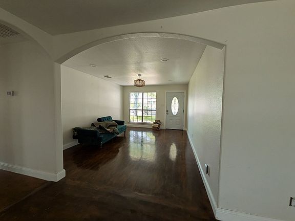 5th image of 1404 Hillside Dr