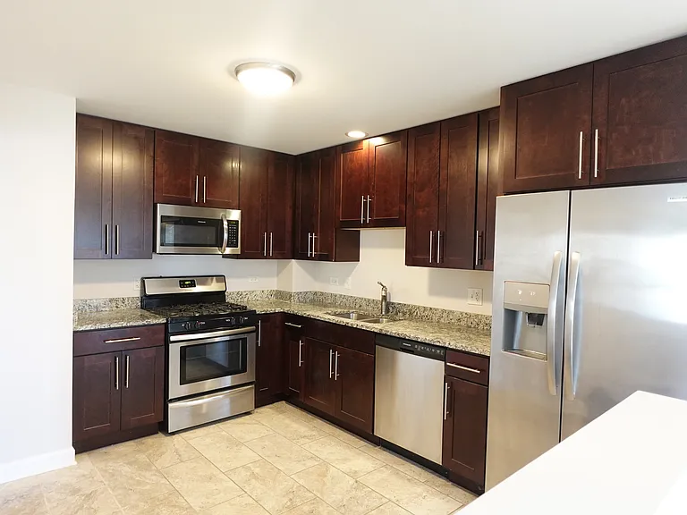 881 Essex Cir #881 — Photo 7