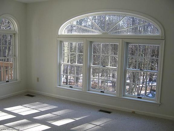 4th image of 1002 Fox Hollow Rd