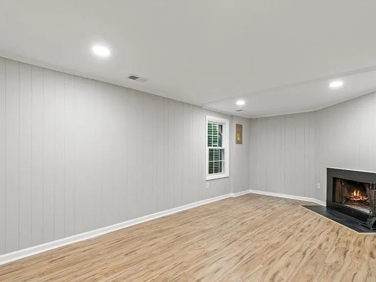 McFarland Dr — Photo 23