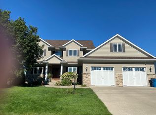 204 Ridge Dr, Fairfax, IA 52228