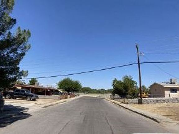 Exterior Neighborhood (street photo)