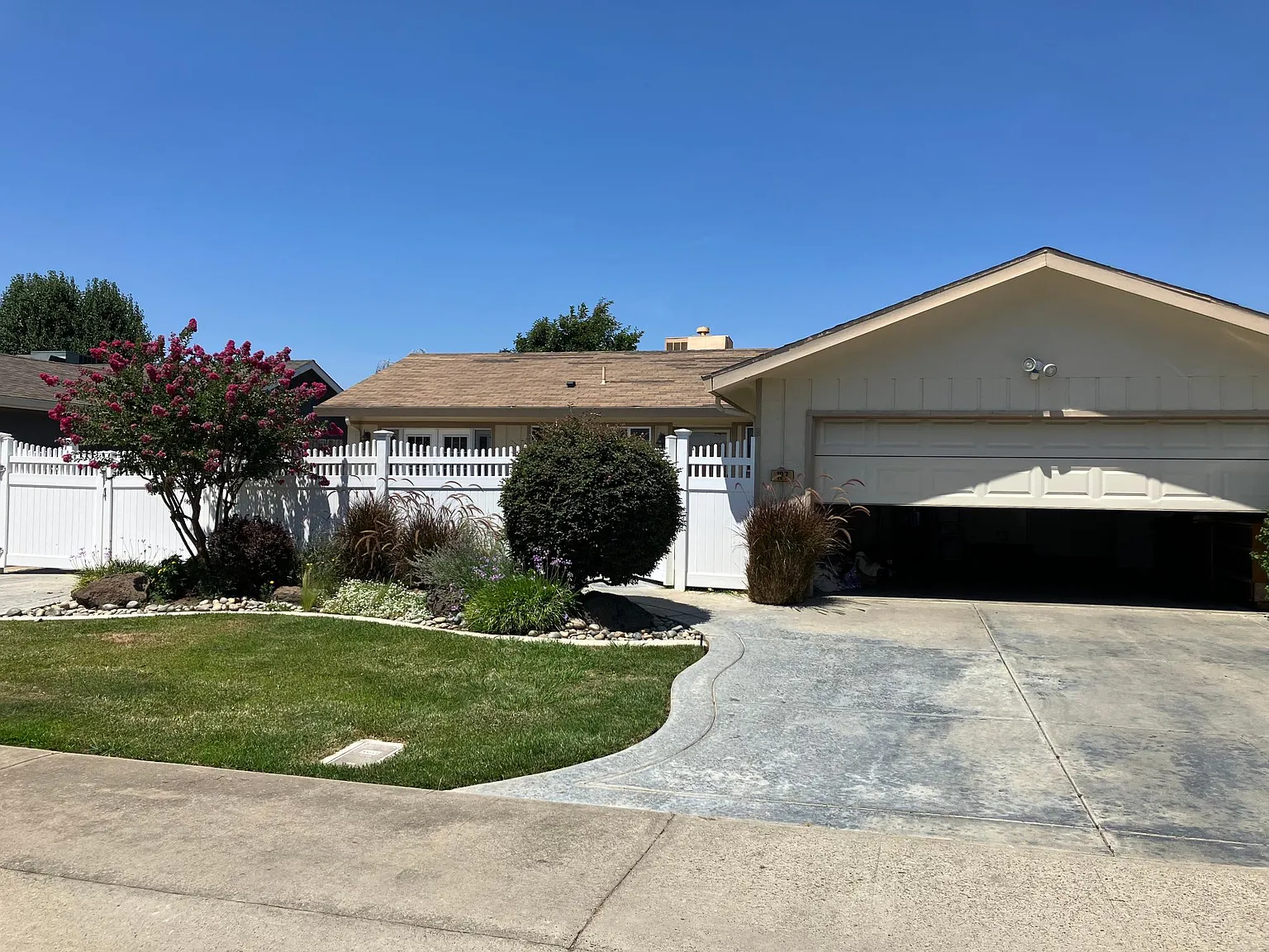 3 bed, 1300 sqft, $2,650 — Photo 1