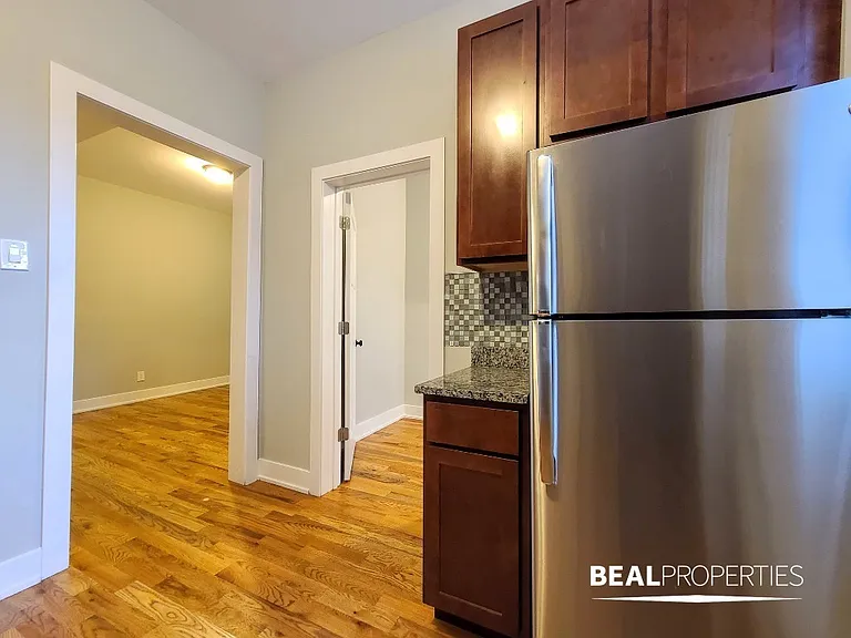 641 W Oakdale Ave #3 — Photo 7