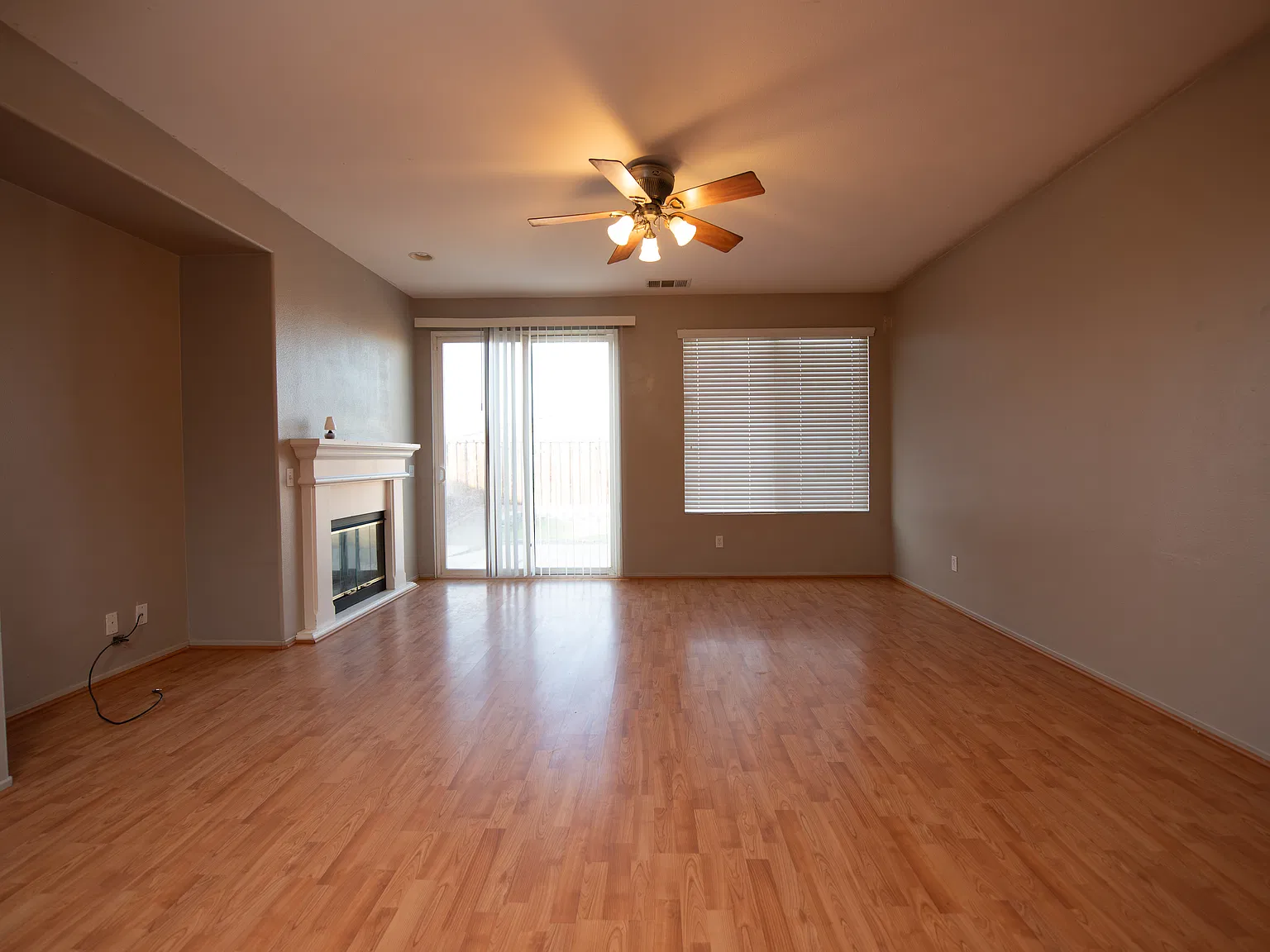 3 bed, 2014 sqft, $2,500 — Photo 2