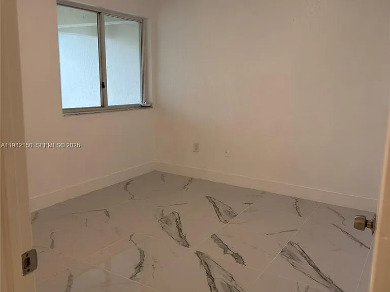 689 NW 6th St #689 — Photo 6