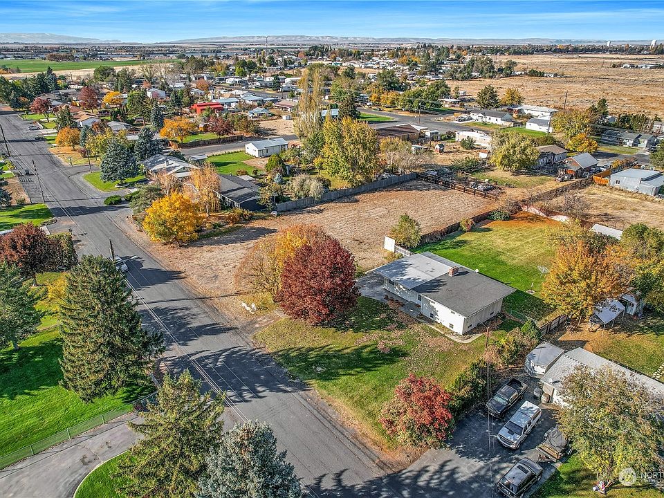 1st image of 8668 Hillcrest Drive NE