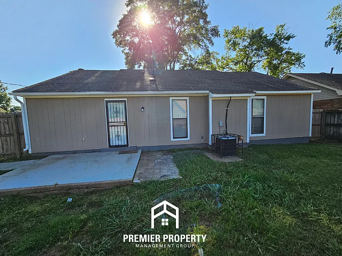 3475 Kirby Terrace Dr — Photo 18