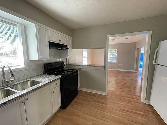 3rd image of 704 15th Ave N #B