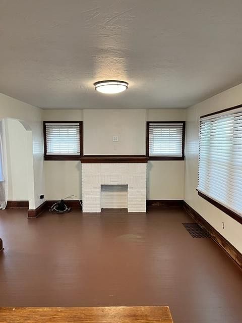 1st image of 572 E Archwood Ave
