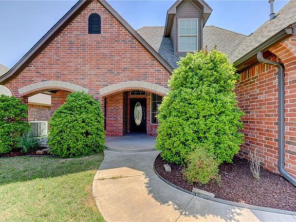 3rd image of 17304 Medina Ln