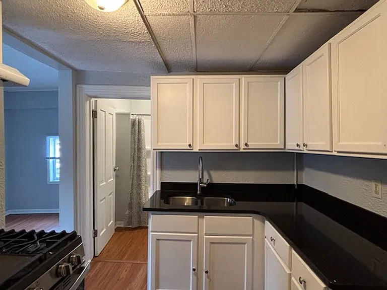 580 Thomas Ave W — Photo 18