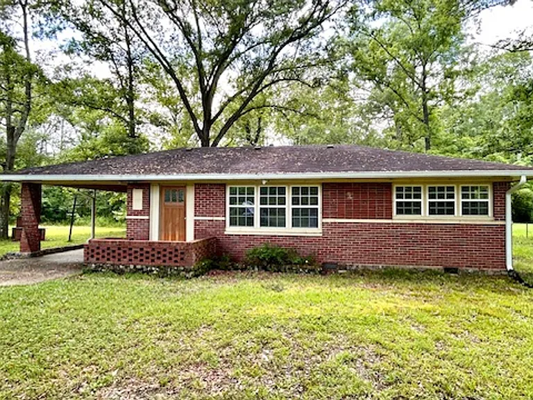 135 Haywood Valley Rd — Photo 1