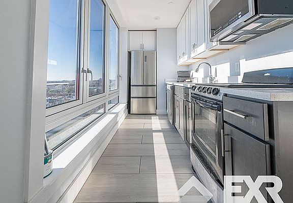 5th image of 975 Liberty Ave #7F