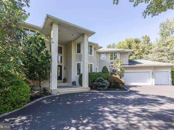 100 E Holland Rd, Holland, PA 18966