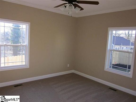 5th image of 204 Woodside Cir